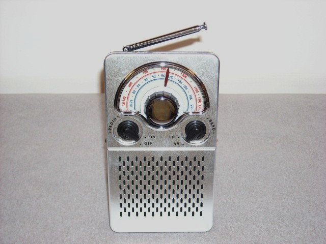 携帯ラジオ AM FM 単三電池2本 レトロ - 3