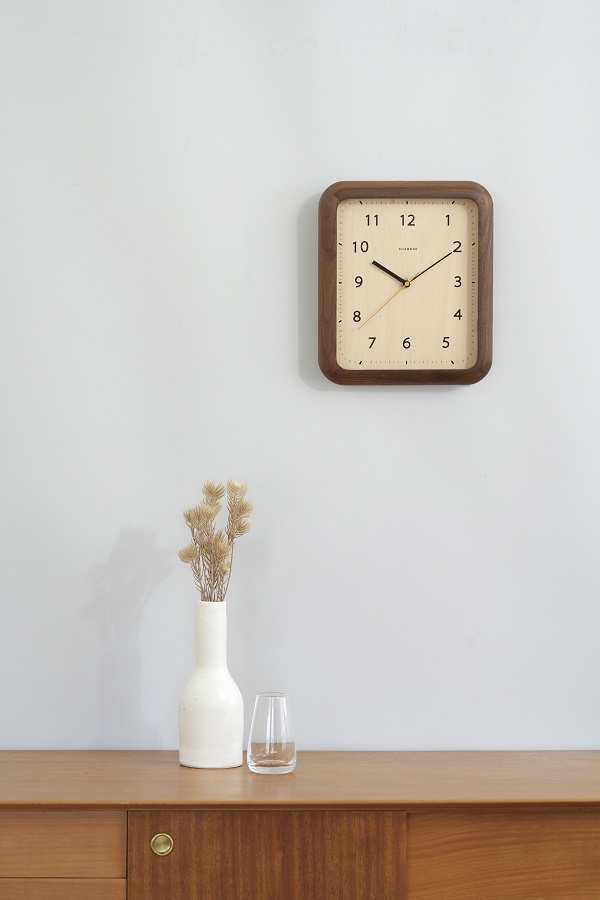 スタイリッシュでお洒落なBOOK CLOCK 掛け時計 シャンブル