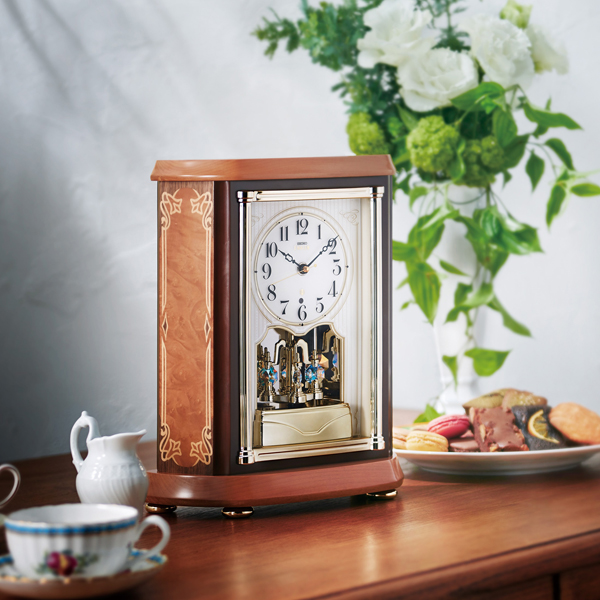 アールヌーボー調の木象嵌が華を添えます！セイコー置時計エンブレム